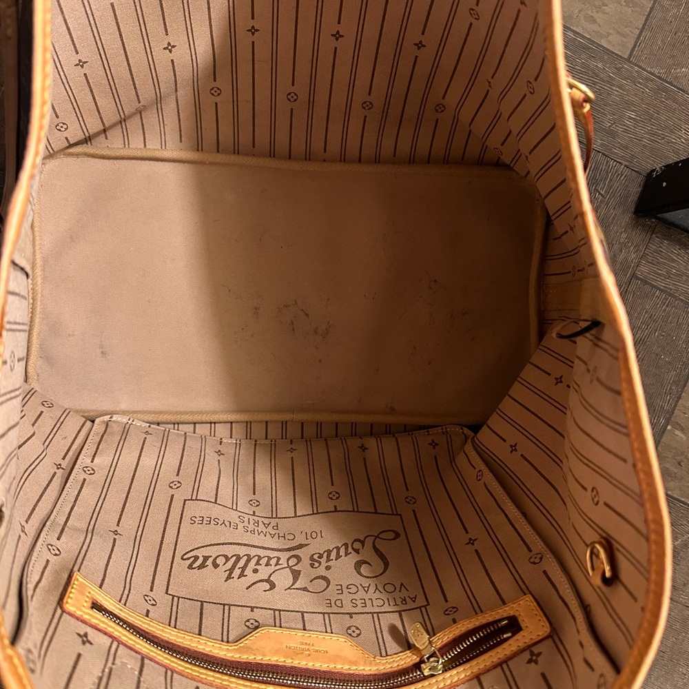 Louis Vuitton Classic Brown Monogram 𝙉𝙚𝙫𝙚𝙧𝙛𝙪𝙡𝙡  Tote 𝙂𝙈 𝙂𝙤𝙤𝙙 𝘾𝙤𝙣𝙙𝙞𝙩𝙞𝙤𝙣 - Picture 3 of 16
